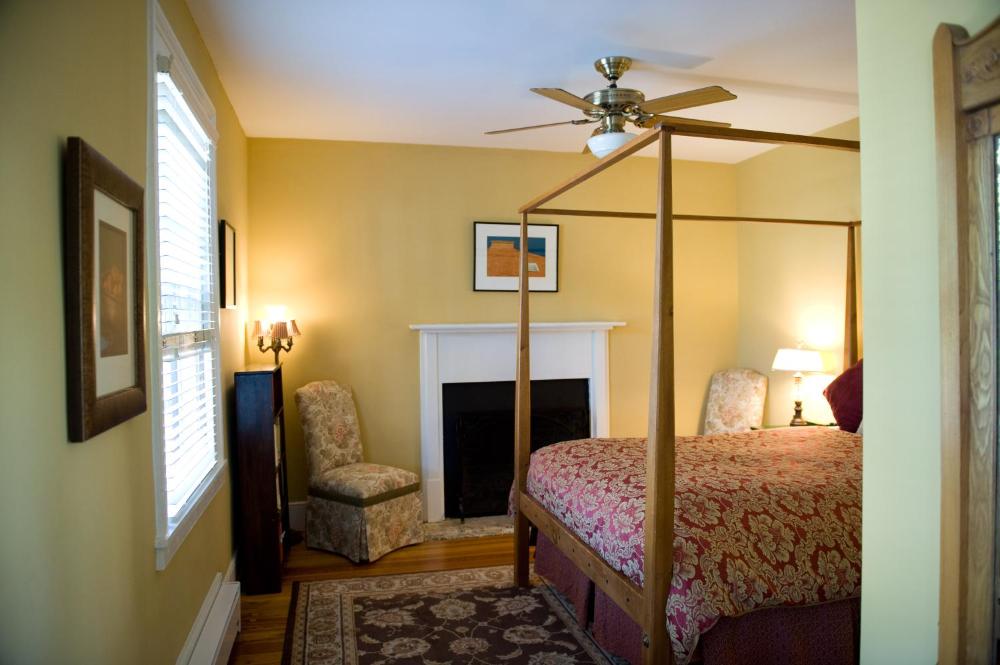 Queen Room - Disability Access interior