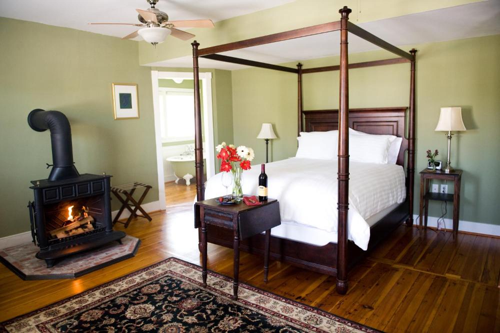 Hopkins Ordinary Bed, Breakfast and Ale Works